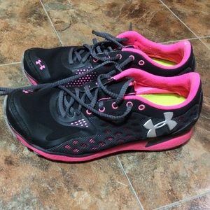 Under Armour shoes. Size 9.5 women's. Like new!!