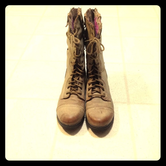Combat boots