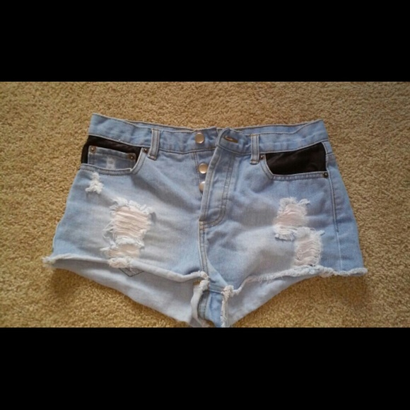 High waist jean shorts with black leather pockets - Picture 1 of 2