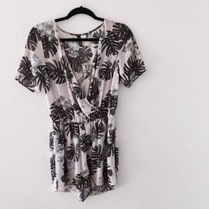 H&M Palm Print Soft Pink Romper 💕