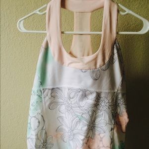 LULULEMON work out top!