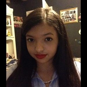 Meet your Posher, Claudia