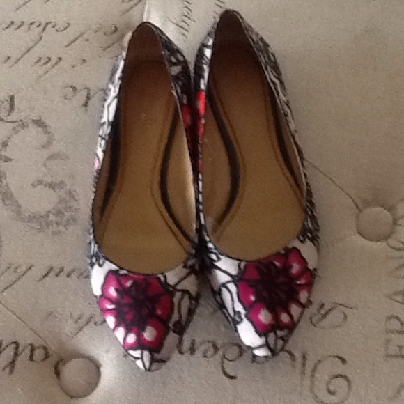 Nine West flats