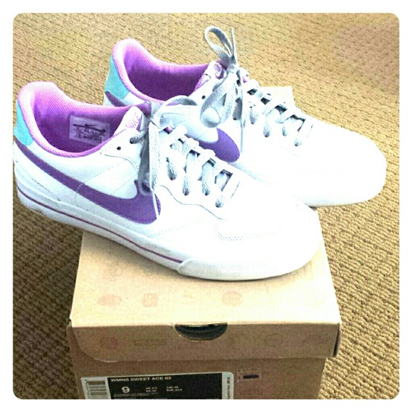 Nike Womens Sweet Ace 83