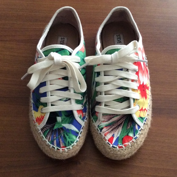 Steve Madden Shoes - Steve madden floral shoes