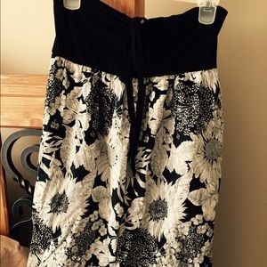 Cute flower black and white dress