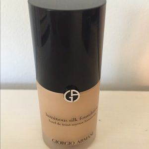 Giorgio Armani Luminous Silk Foundation shade 4