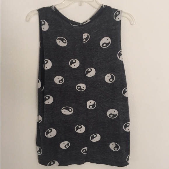 gray yin and yang muscle tee - Picture 3 of 3