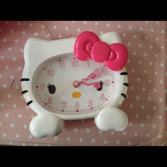 Hello kitty clock