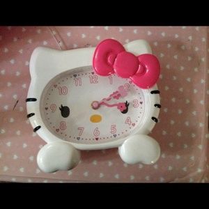Hello kitty clock