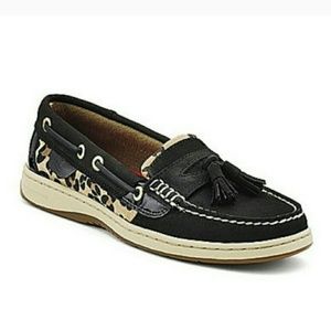 Barely worn Tassel Sperrys!