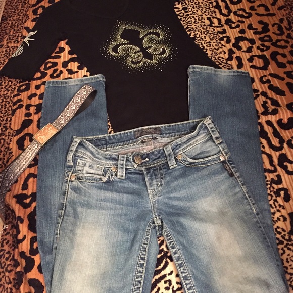 Silver Tuesday Jeans sz 26x31" RE -POSH