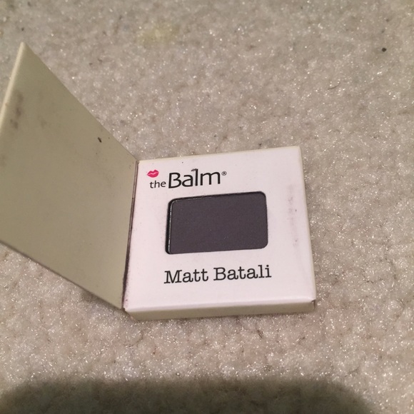 Eyeshadow - Picture 2 of 3