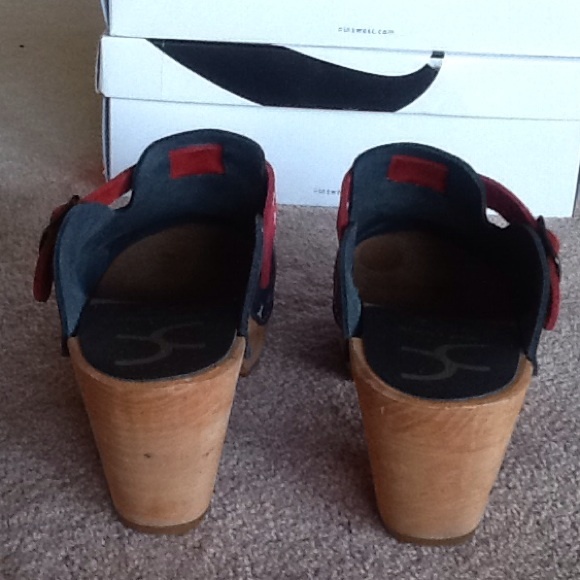 Clogs - Picture 3 of 4