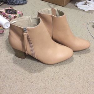 cute nude/pink booties