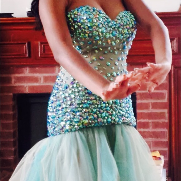 SHERRI HILL -used once for a few hrs - Picture 3 of 3