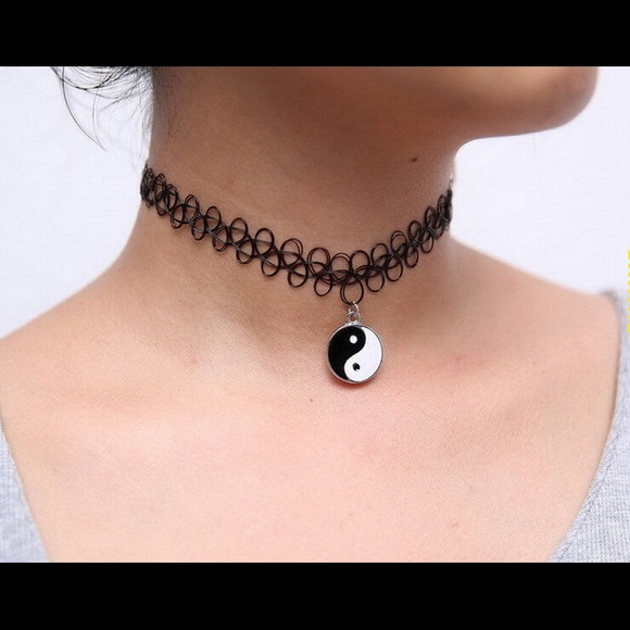 NEW Black/white stretch choker