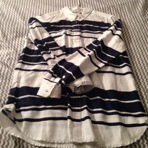 Gap button down navy and white