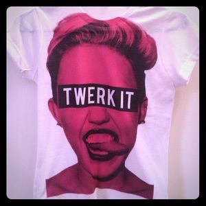 Miley Cyrus tshirt