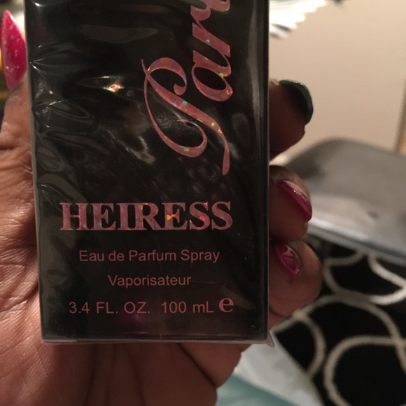 Paris Hilton perfume - Picture 2 of 2