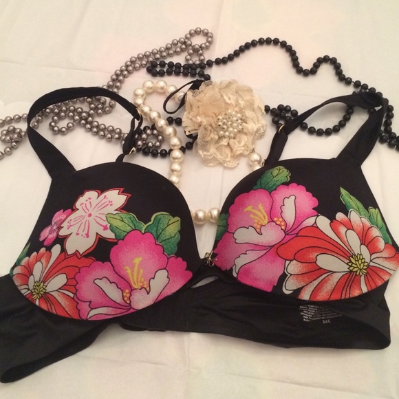 NWOT! Victoria's Secret plunge bra
