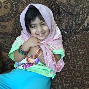 Meet your Posher, Hira