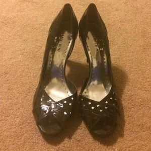 Gianni Bini black patent leather heels