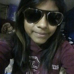 Meet your Posher, Zoyla