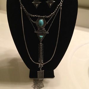 👑👑STATEMENT NECKLACE & EARRINGS NWT 👑👑👑