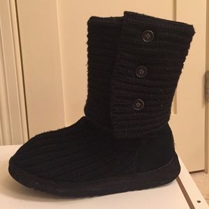Black knit Uggs