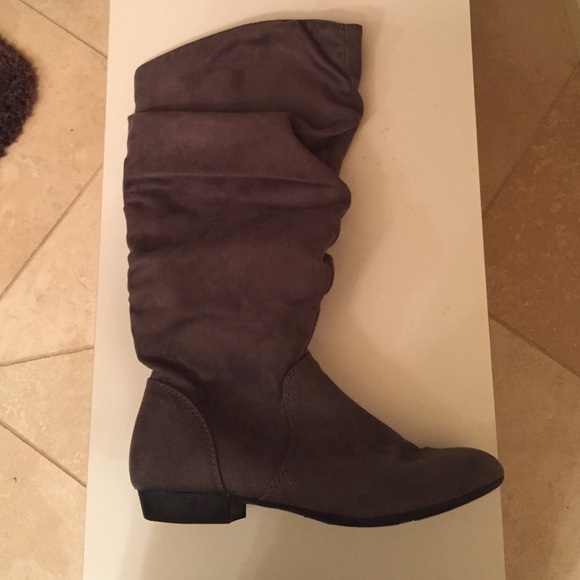 Suede boots - Picture 1 of 2