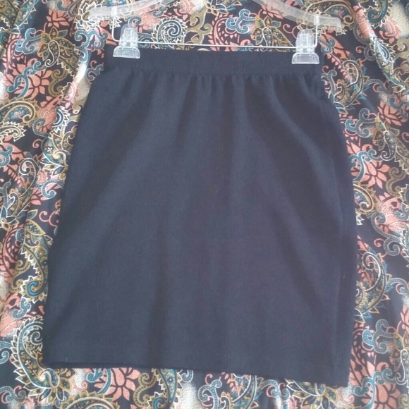 Gorgeous high quality knit suit - Picture 2 of 3