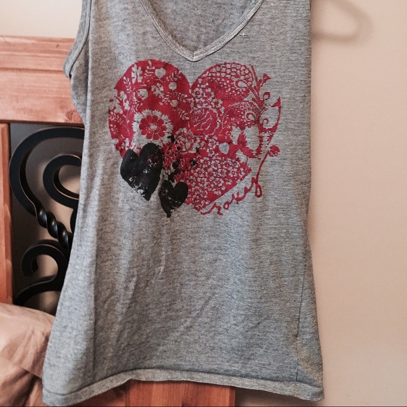 Cute Roxy top! - Picture 2 of 4