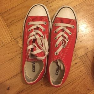RED CONVERSE
