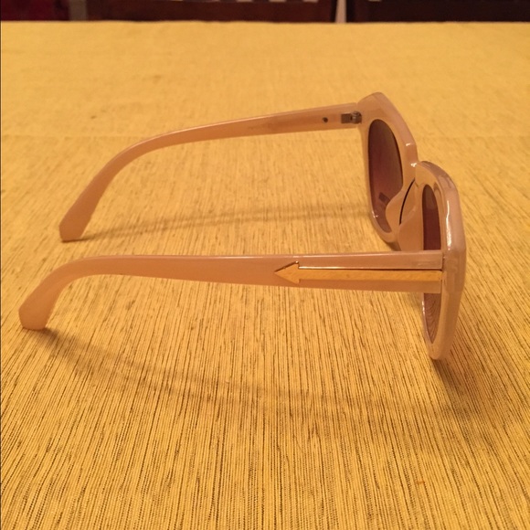 Modern Cat Eyewear - Picture 2 of 4