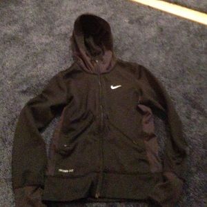 Nike jacket kids med. With thumb holes. Perfect