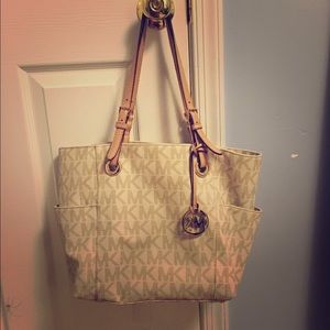 Michael Kors jet set logo purse