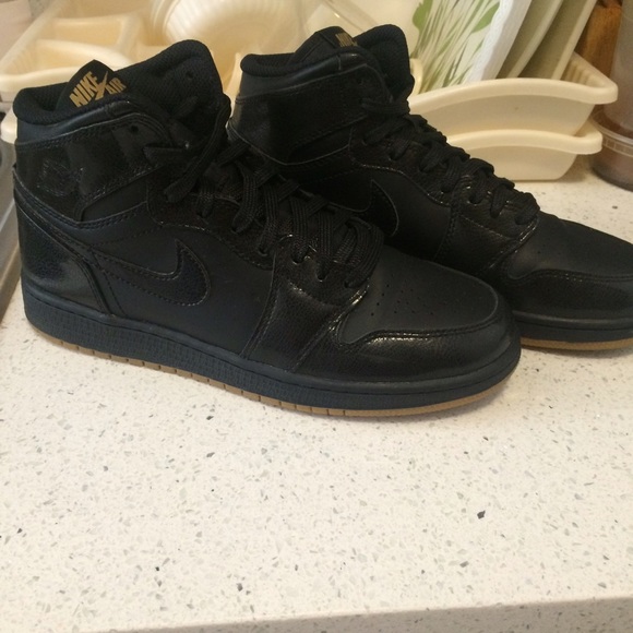 Air Jordan Retro 1s : (Gum Bottom) SIZE 6Y - Picture 2 of 4
