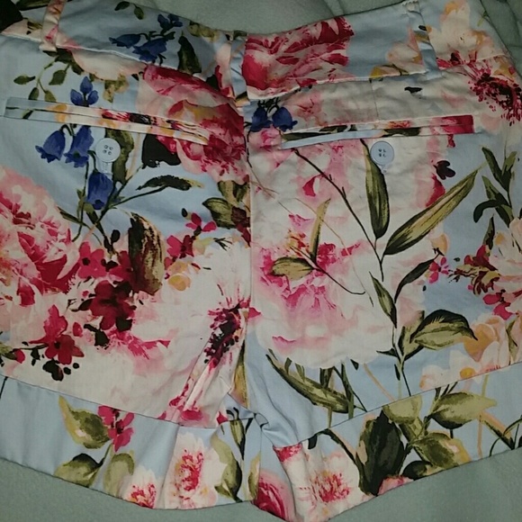 New York & Company floral shorts - Picture 3 of 3