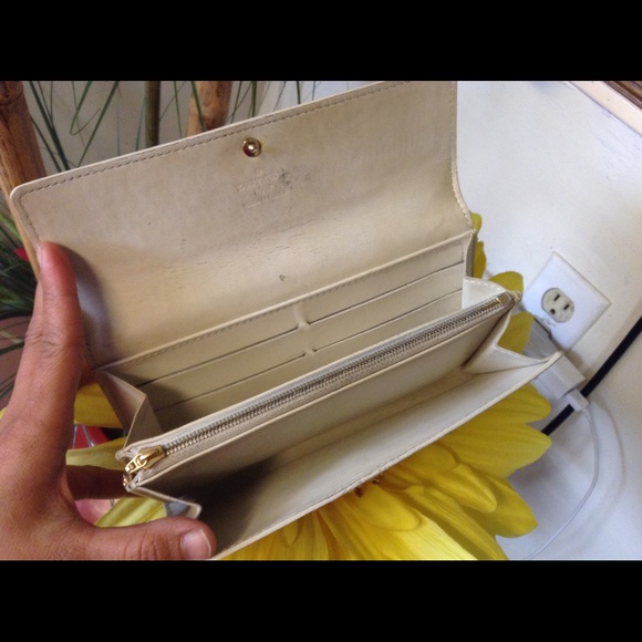 Authentic Louis Vuitton Vernis Sarah Wallet