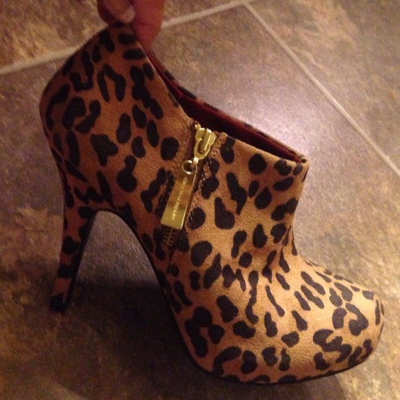 Bootie/ heels - Picture 1 of 4