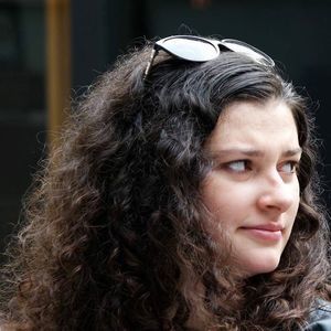 Meet your Posher, Laly