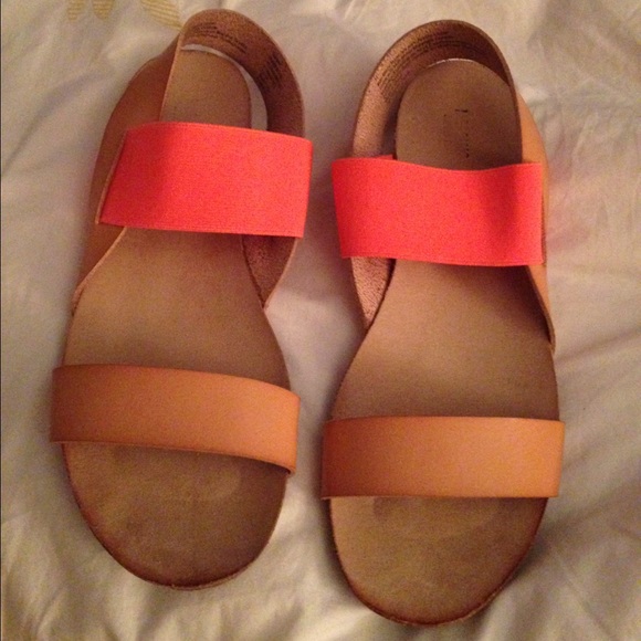 Sandles