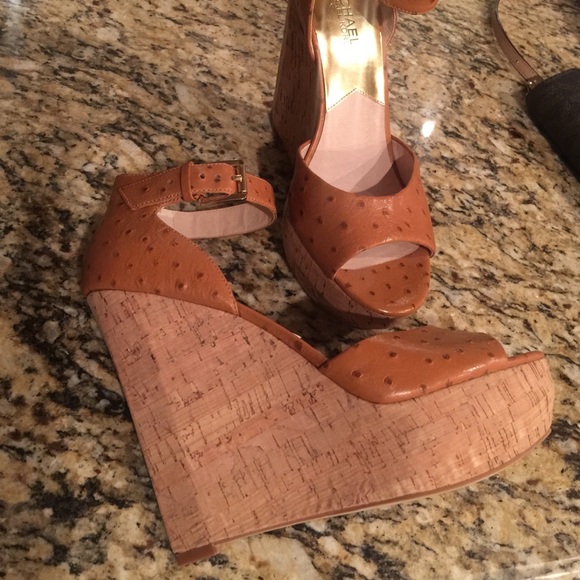 MICHAEL Michael Kors Ariana Wedge size 9 - Picture 3 of 4
