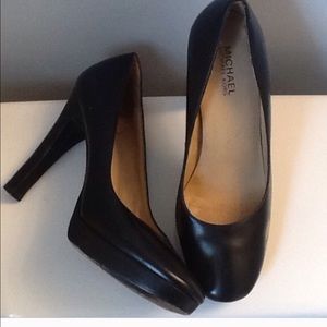 Michael Kors classic pump