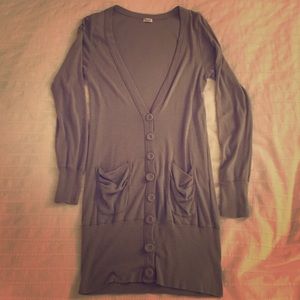 Grey long cardigan.