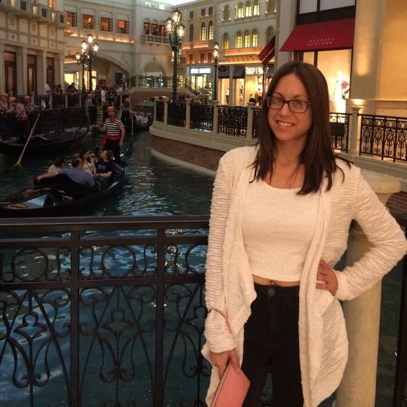 Meet your Posher, Nicole - Picture 1 of 1