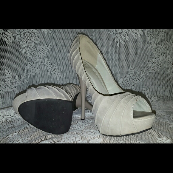 Light Grey Faux Suede 5 inch heels size 7