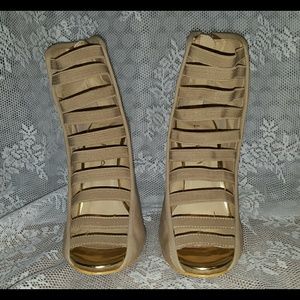 Tan and Gold opened toed Heel.