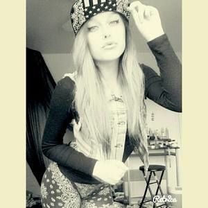 Meet your Posher, Savannah